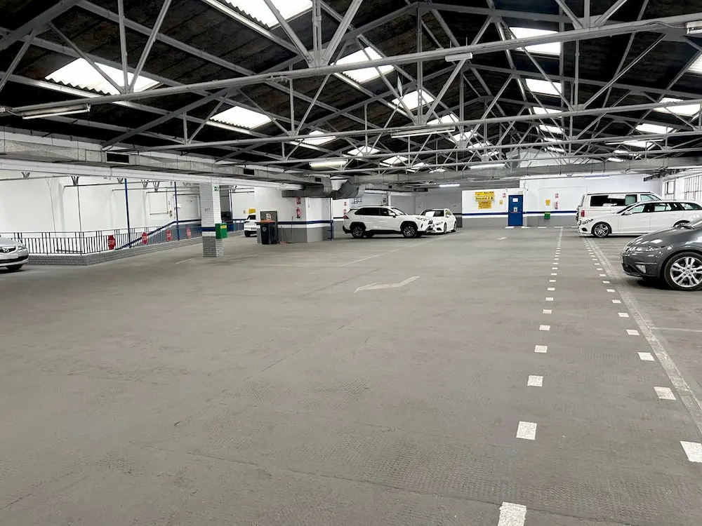 parking público con servicios modernos en Madrid